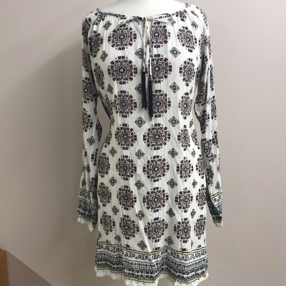 wyatt Dresses & Skirts - Wyatt long sleeved dress medium